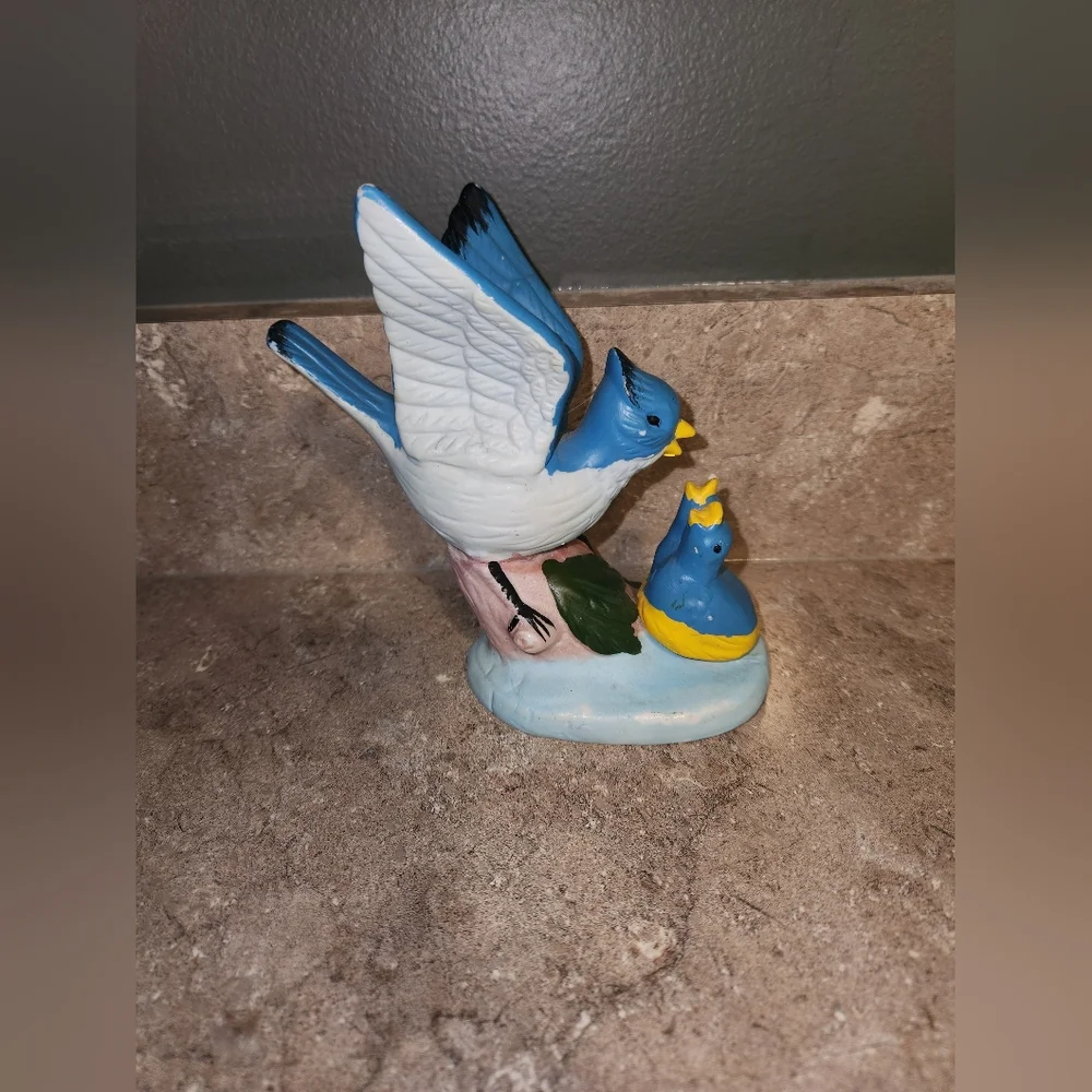 Vintage Unmarked Bluebird‎ With Babies Figurine